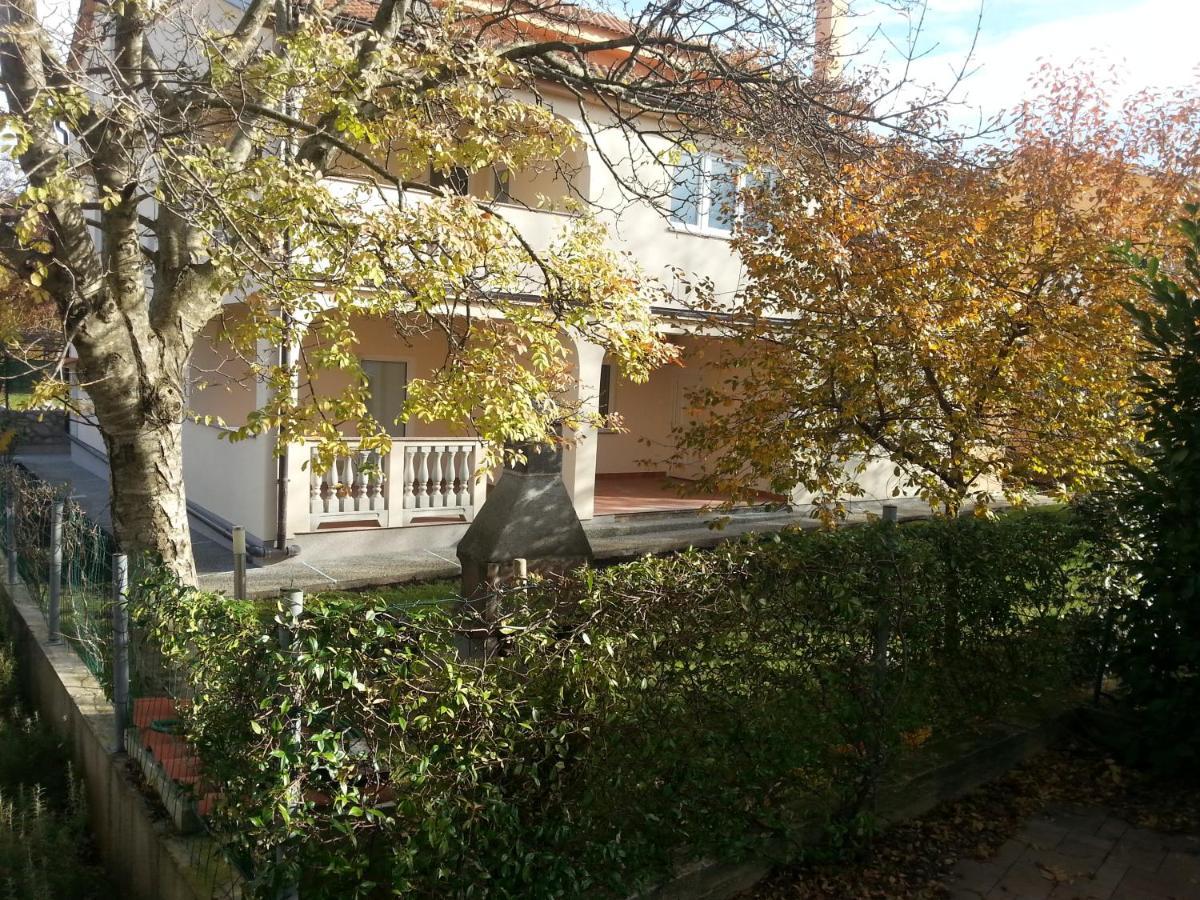 Apartmani Anita Malinska Eksteriør bilde