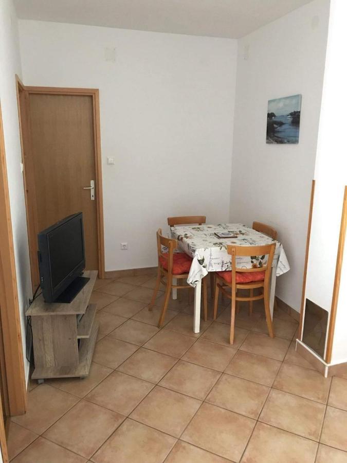 Apartmani Anita Malinska Eksteriør bilde