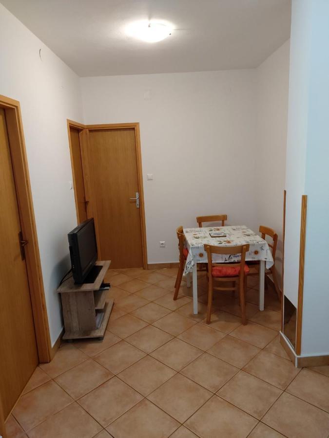 Apartmani Anita Malinska Eksteriør bilde